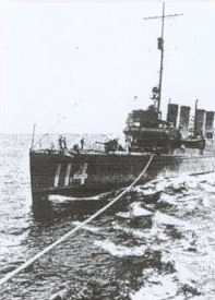 Four-stack Destroyer Refuelling.jpg