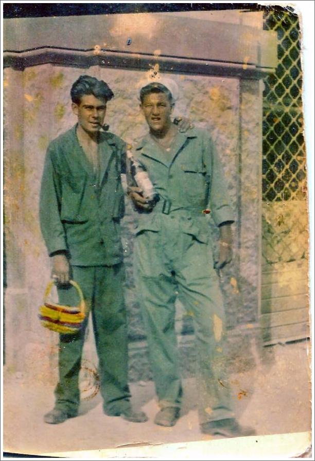 Ben_Brown_GM2_Ben_(with_pipe)_in_Naples_&_unk_mate.jpg