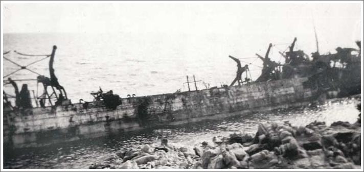 LST282_sunk_-_Morris_Levine_photo.jpg