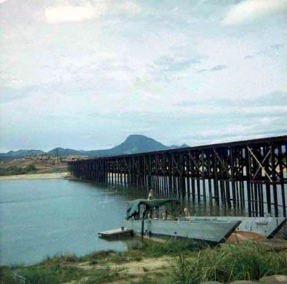LCM8_850_Liberty_Bridge.jpg