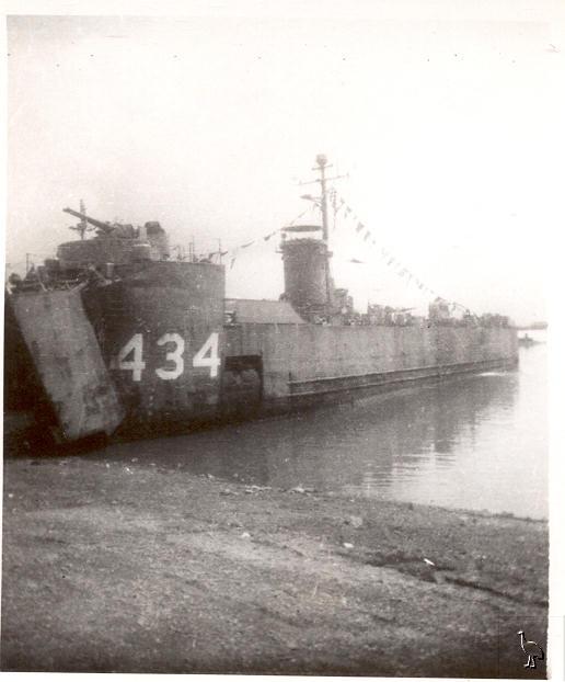 LSM_434_Subic_Bay_1946_1.jpg